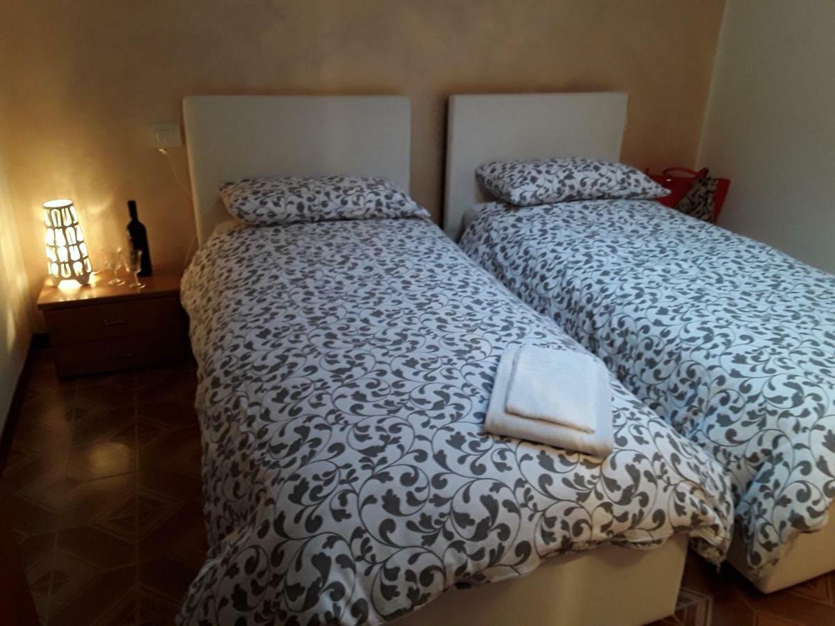 Camere Porto Vecchio Con Parcheggio A Pochi Passi Dal Castello Malcesine Luaran gambar